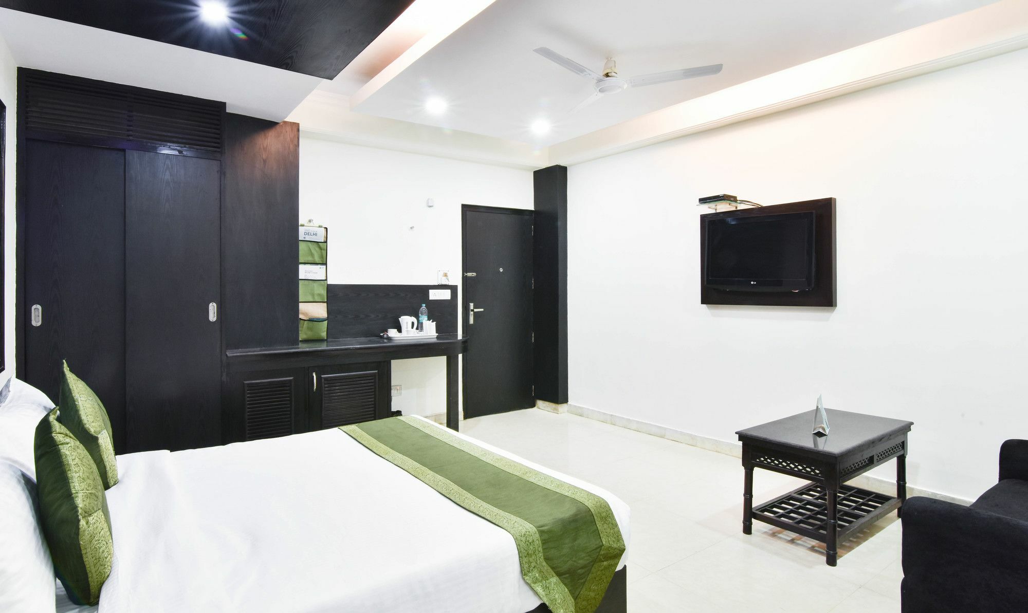 Treebo Mehar Castle Hotel Delhi  Exterior photo