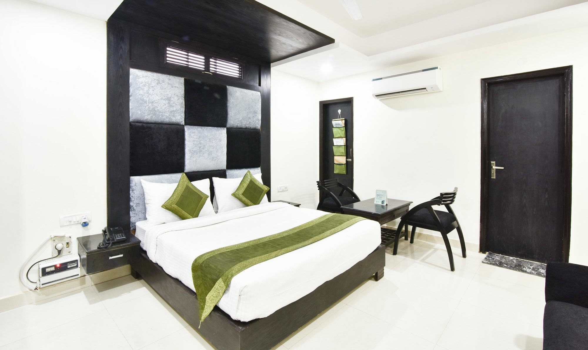 Treebo Mehar Castle Hotel Delhi  Exterior photo